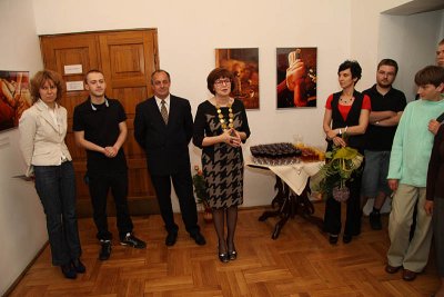 Opening of exhibition of sculpture in wood and in color
