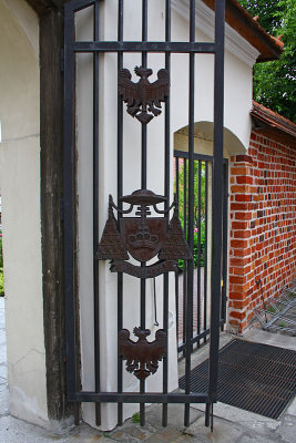 Details on gate