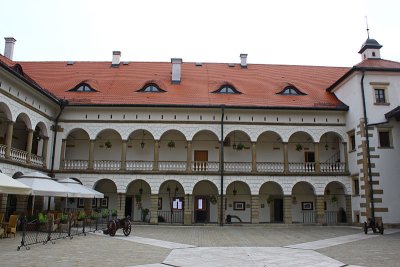 Niepolomice - Castle - Courtyard