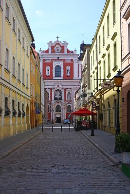 way leading into Fara Church