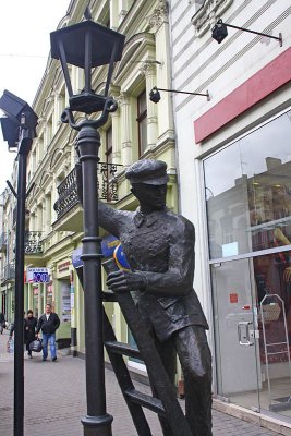 Lamplighter Statue - Piotrkowska Street