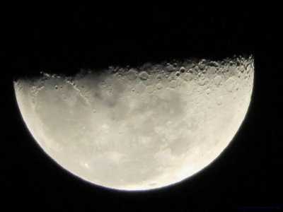 La Lune en premier quartier  Antonio DE MORAIS  2012.jpg