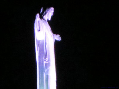 Christ Rédempteur des bras ouverts sur lHumanité, nuit  Antonio DE MORAIS  2012.jpg