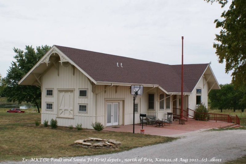 Ex- ATSF Erie KS depot 001.jpg