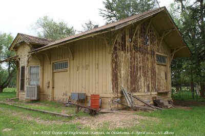 Ex-ATSF depot of Englewood KS 001.jpg