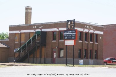Ex- ATSF Winfield KS depot 001.jpg
