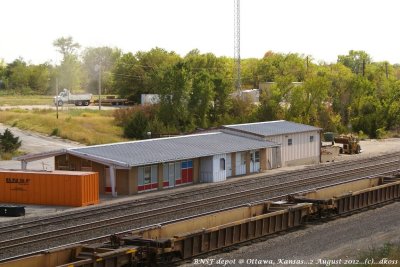 BNSF Railway depot  Ottawa KS 001.jpg