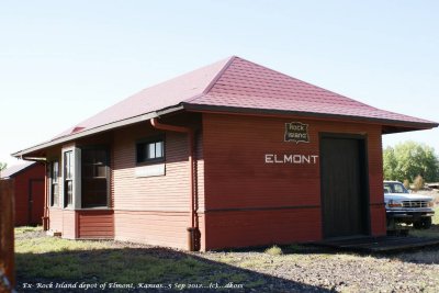 Ex-RI Elmont KS depot 002.jpg