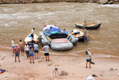 Rafting up, Gneiss Canyon
