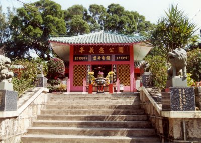 Temple on Cheung Cheau.jpg