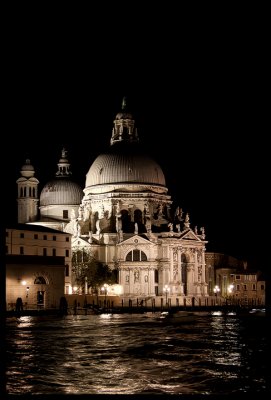Basilica di Santa Maria della Salute by night