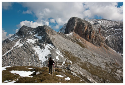 Kathy and Norah descending to Rifugio Biella