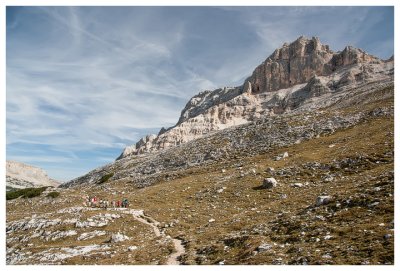 Hikers on their way to the Forcella del Lago