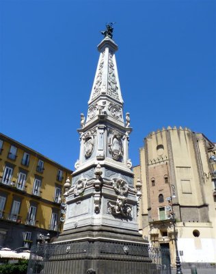 135 Piazza San Domenico Maggiore Napoli.jpg