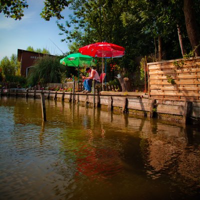 Pcheur sous les parasols