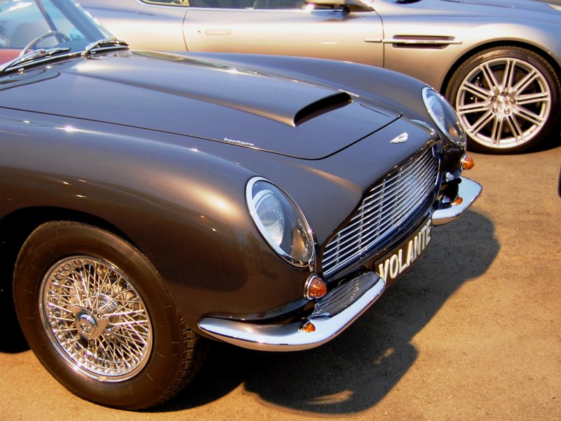 Aston Martin DB6 Volante Superleggera