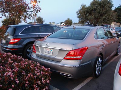 Hyundai Equus alongside Mercedes Bluetec diesel R-Class