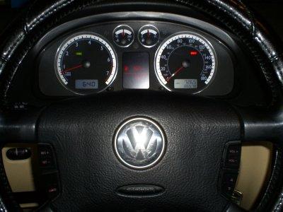 VW Passat W8 4Motion 6MT with metal surround gauges