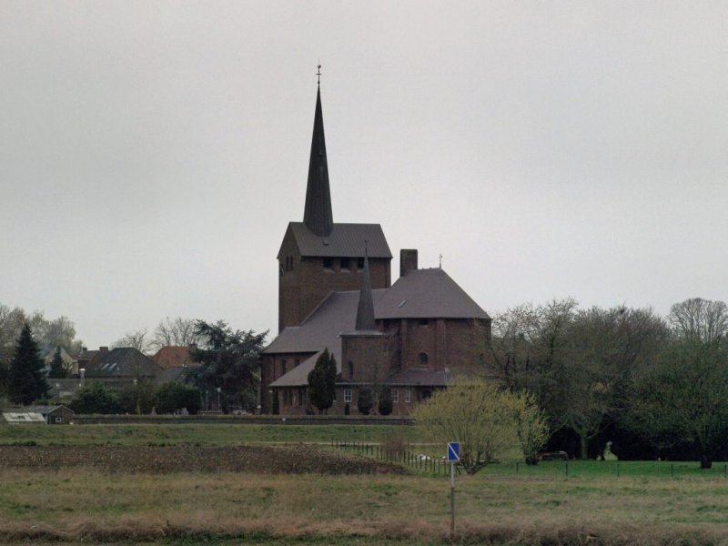 Grubbenvorst, RK kerk 12, 2011.jpg