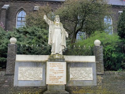 Velden, RK kerk 16, 2011.jpg