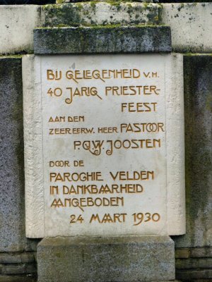 Velden, RK kerk 17, 2011.jpg