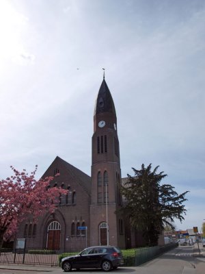 Woerden, geref Opstandingskerk 12, 2011.jpg