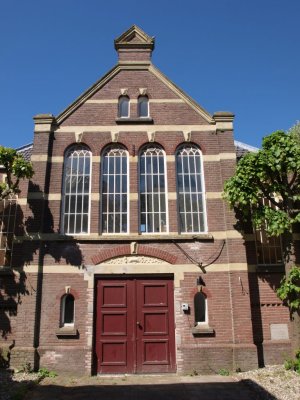 Nieuwegein (Vreeswijk), geref kerk voorm 14,2011.jpg