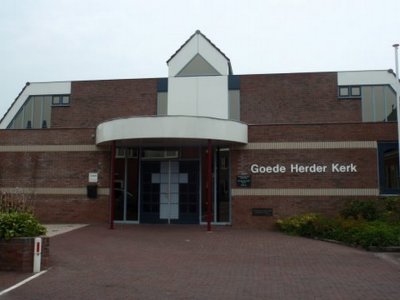 Uithuizen, geref kerk vrijgem De Goede Herderkerk 02 [004] 2010.jpg