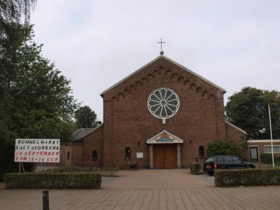 Veenendaal, RK Salvatorkerk 12, 2011.jpg