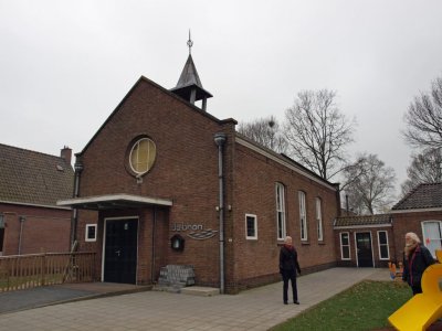 Rouveen, PKN kerk De Bron 12, 2012.jpg