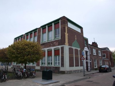 Amsterdam, moskee Surinaams Masjid Noori Bessemerstraat 11, 2012.jpg