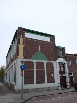 Amsterdam, moskee Surinaams Masjid Noori Bessemerstraat 12, 2012.jpg