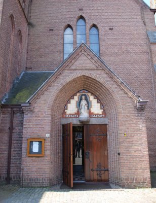 Barneveld, RK h Catharinakerk 14, 2012.jpg
