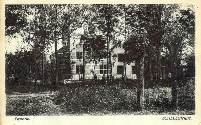 Schelluinen, pastorie NH, circa 1925.jpg