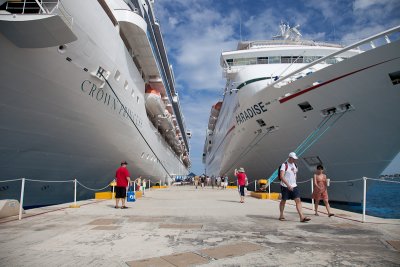 The Crown, Carnival Paradise and 5 other ships were in port