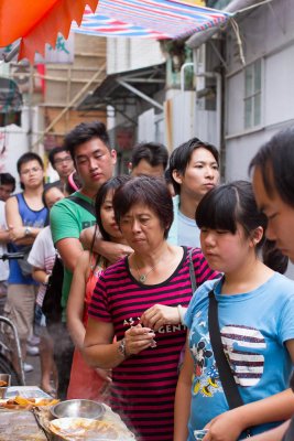 queue for fried squid 