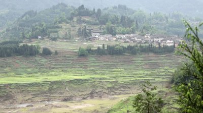 SICHUAN - COUNTRYSIDE NEAR WAWU SHAN - CHINA ALIVE 2011 (6).JPG