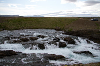 Overal kleine beekjes en watervallen / Everywhere there are small flows and waterfalls