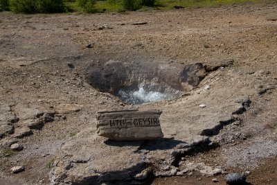 Kokende bronnen bij Geysir / Boiling well at Geysir