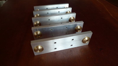 Adjustable feet.