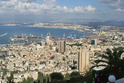 Uitzicht over de havenstad Haifa