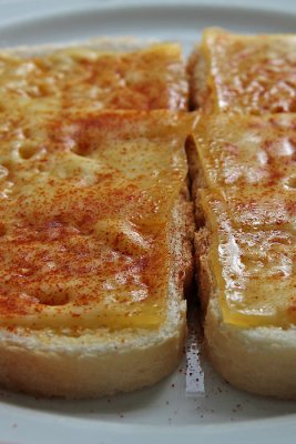 gesmolten kaas op brood