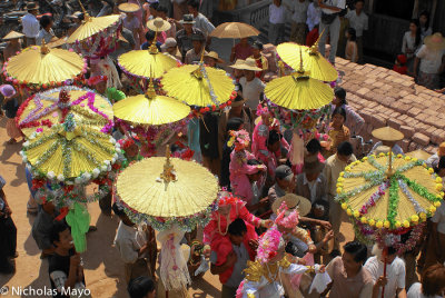 Burma (Shan State) - Parasols Of Gold