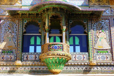 India (Rajasthan) - Beautifully Inlaid Window Surround