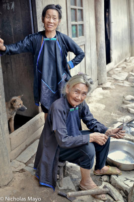 China (Guizhou) - Two Ladies & A Dog