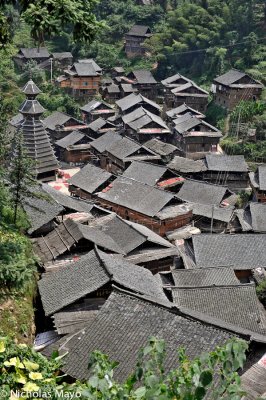 China (Guizhou) - Village In The Narrow Valley