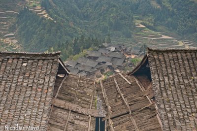 China (Guizhou) - Village Between The Eaves