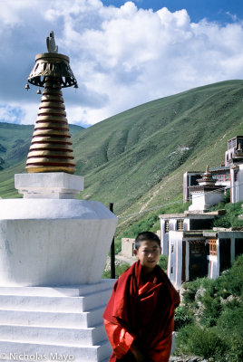 China (Qinghai) - Young Monk & Stupa
