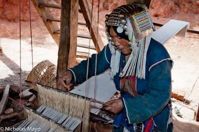 Burma (Shan State) - Akha Woman Weaving