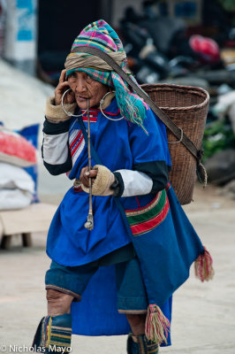 China (Yunnan) - Striding Determinedly While Smoking
